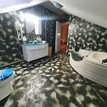 Apartman Deluxe Penthouse And Pool Szarajevó