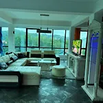Apartman Deluxe Penthouse And Pool Szarajevó
