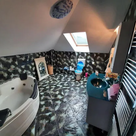Deluxe Penthouse And Pool Apartment