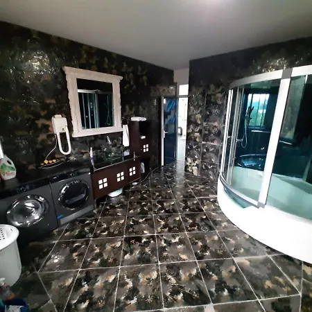 Deluxe Penthouse And Pool Apartment *