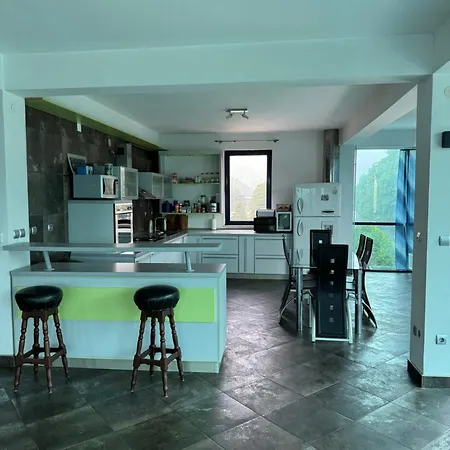 Deluxe Penthouse And Pool * Szarajevó