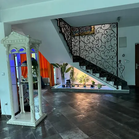 Deluxe Penthouse And Pool דירה