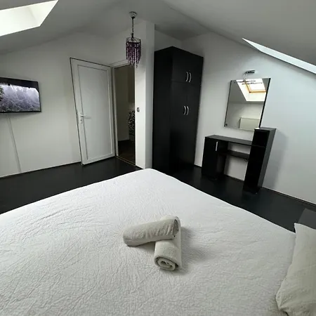 Apartment Deluxe Penthouse And Pool