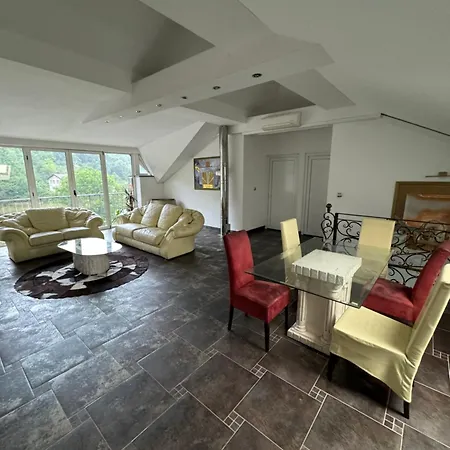 דירה Deluxe Penthouse And Pool סראייבו