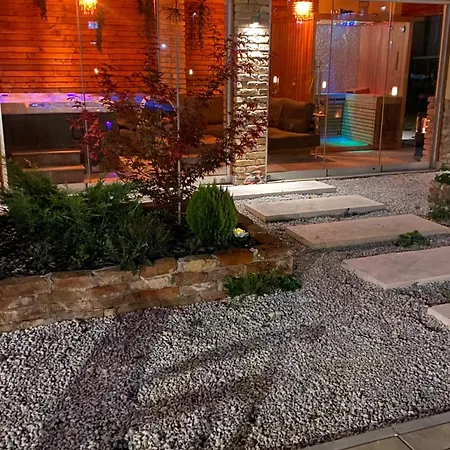 Deluxe Penthouse And Pool דירה