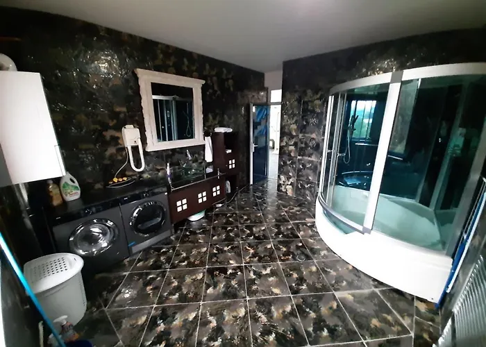 Deluxe Penthouse And Pool דירה *