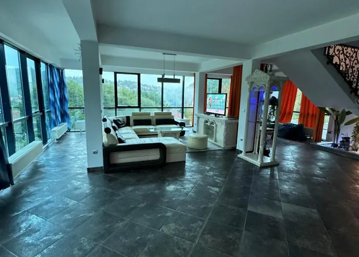 Deluxe Penthouse And Pool דירה