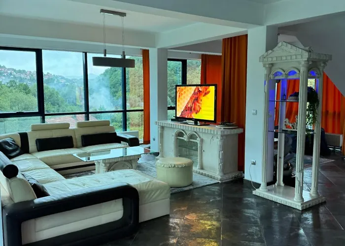 Deluxe Penthouse And Pool דירה