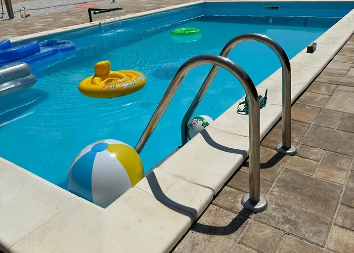 Deluxe Penthouse And Pool דירה