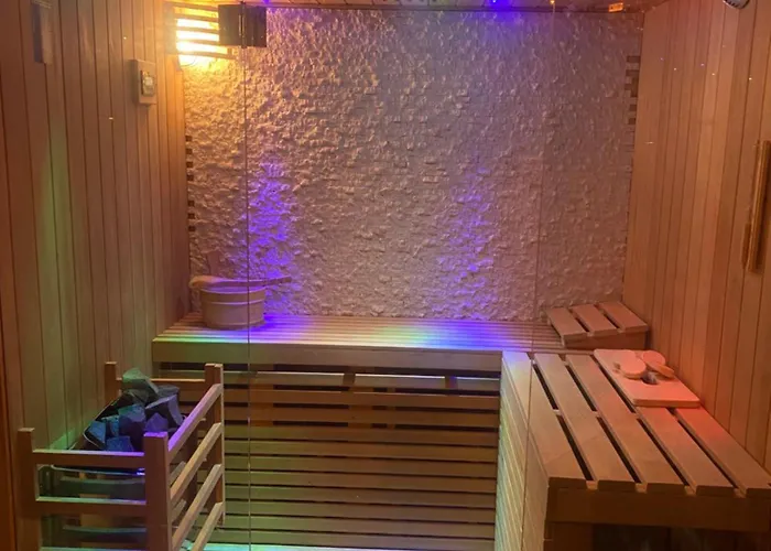 Deluxe Penthouse And Pool דירה