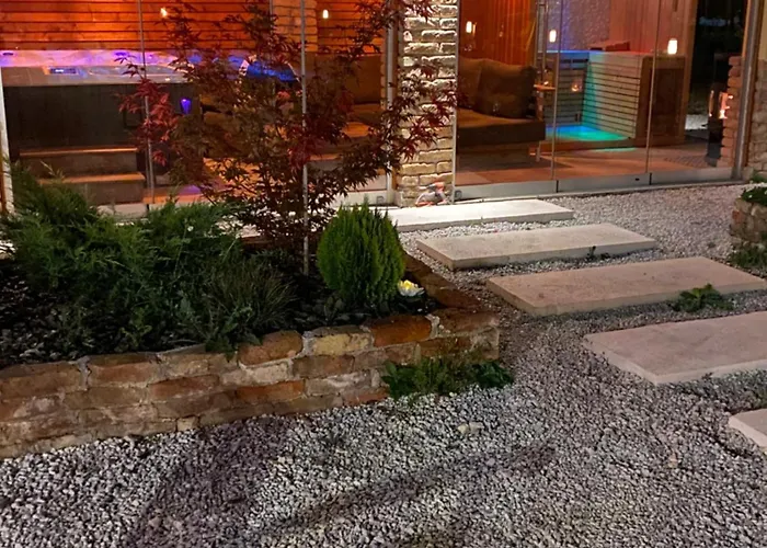 Deluxe Penthouse And Pool דירה